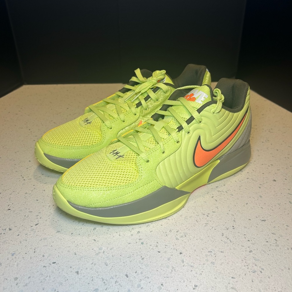 Size 10.5M NIKE JA 2 Basketball Sneaker